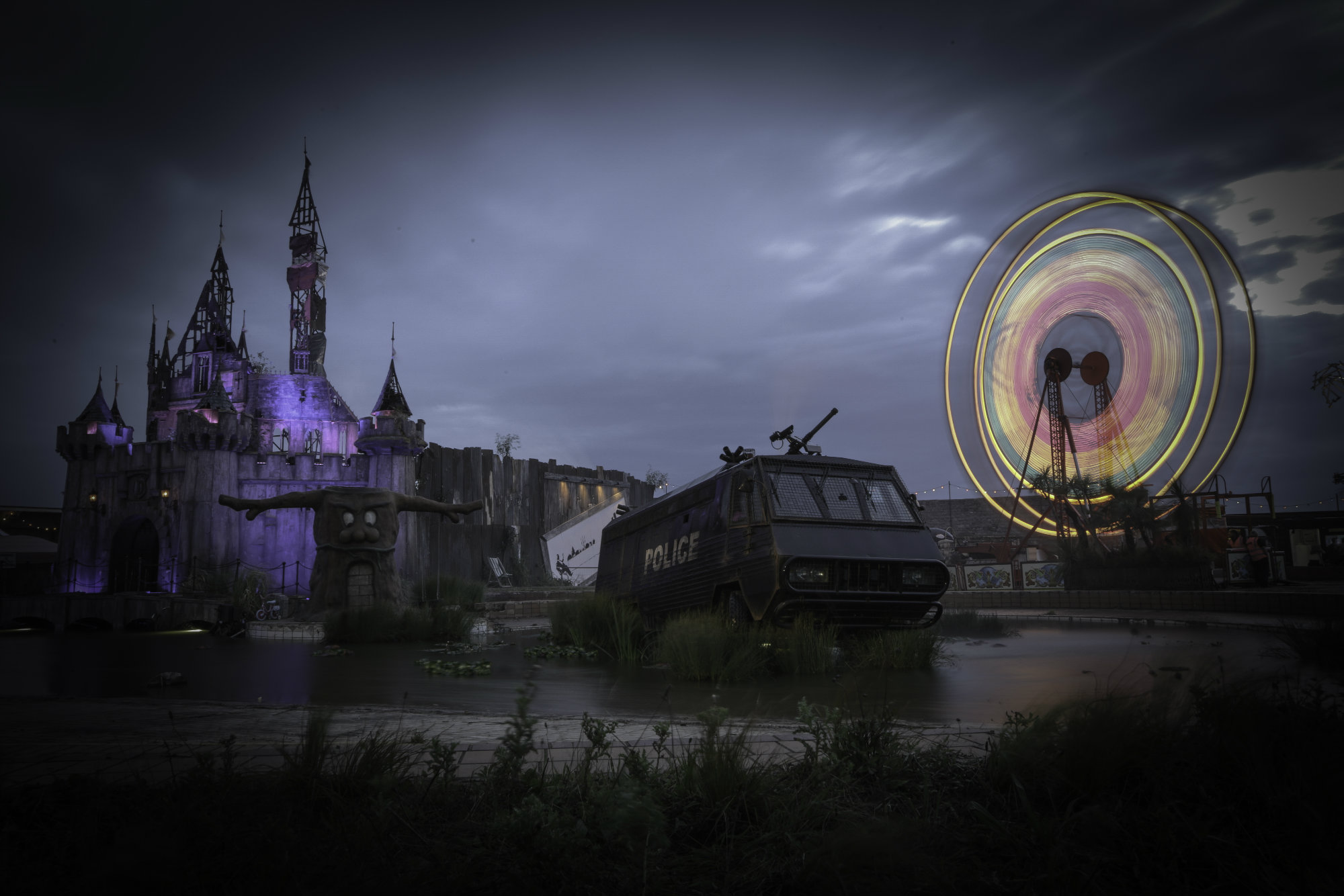 Картинки по запросу Dismaland