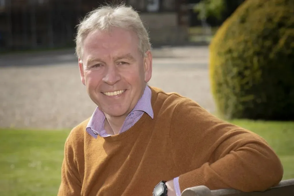 Unitary's first chief announces retirement