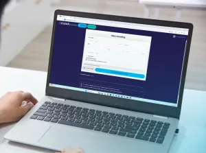 ClearNotes aparece em uma tela de laptop