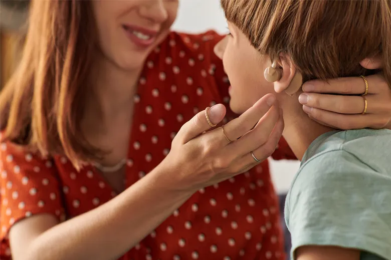 Childhood deafness: strategies to support deaf identity